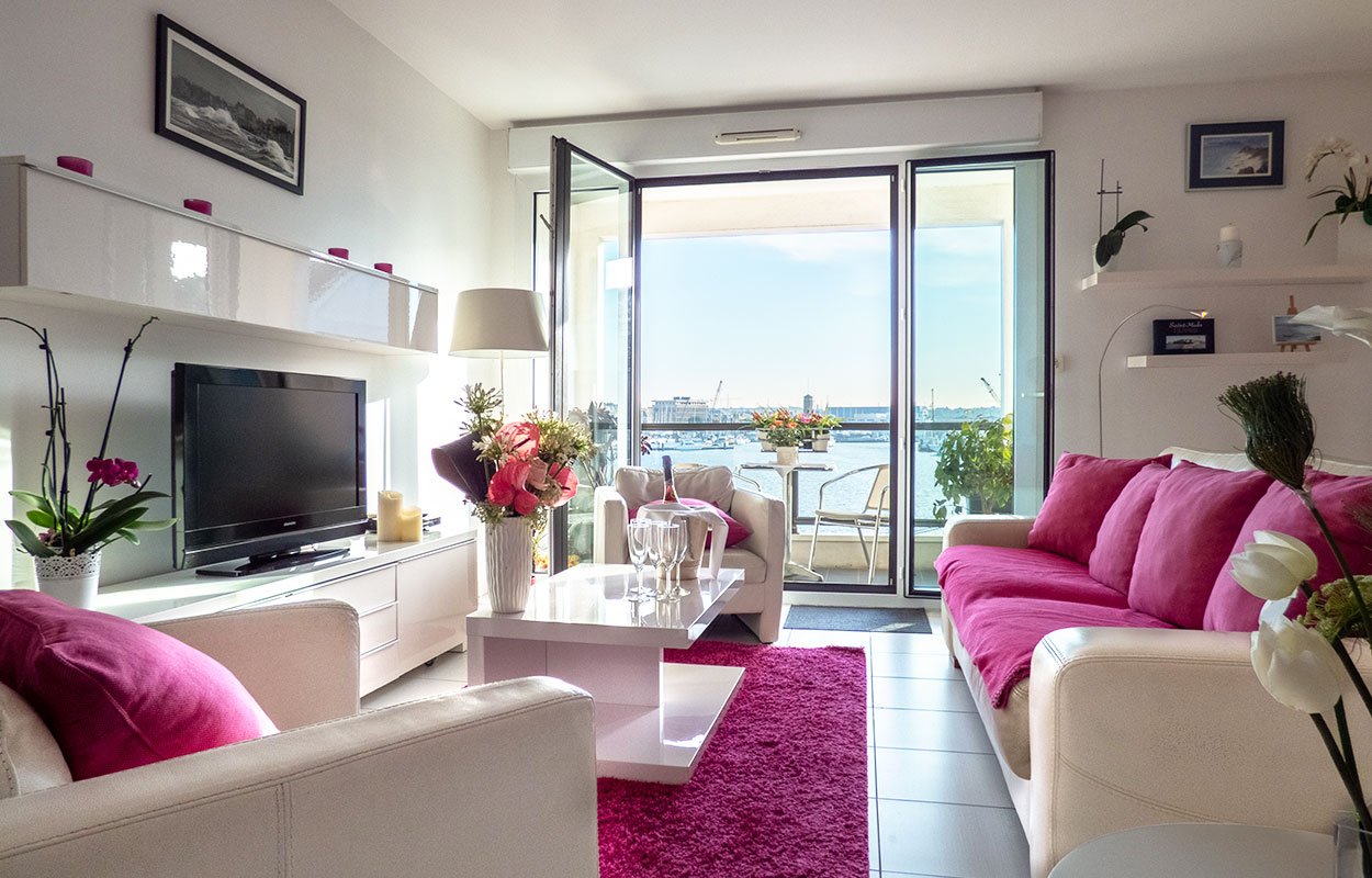 Balcon de l'appartement éxposé sud avec une petite vue sur la vieille ville