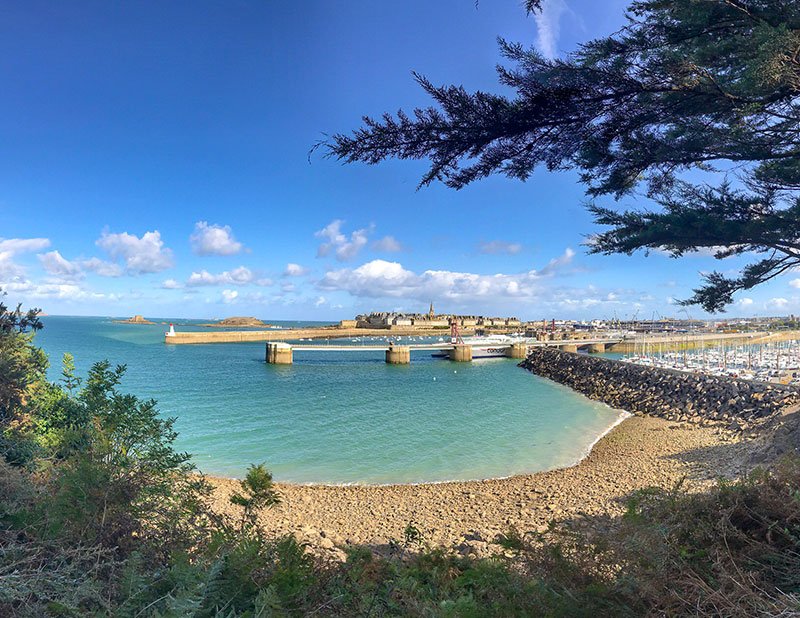 Vue de la vieille ville depuis la cité d'Aleth
